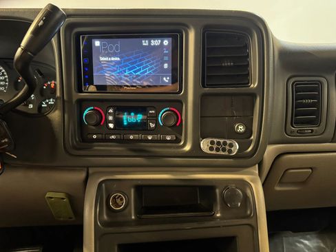 Used 2005 Chevrolet Tahoe Z71 w/ Preferred Equipment Group AWD/4WD image 14