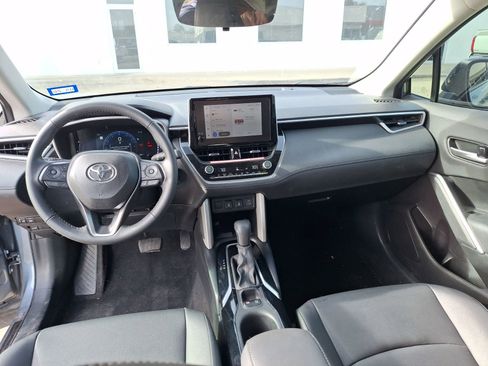 Used 2024 Toyota Corolla Cross XLE w/ Convenience Package image 19