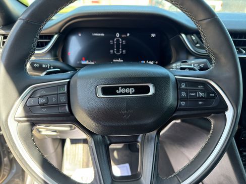 Used 2024 Jeep Grand Cherokee L Altitude AWD/4WD image 19