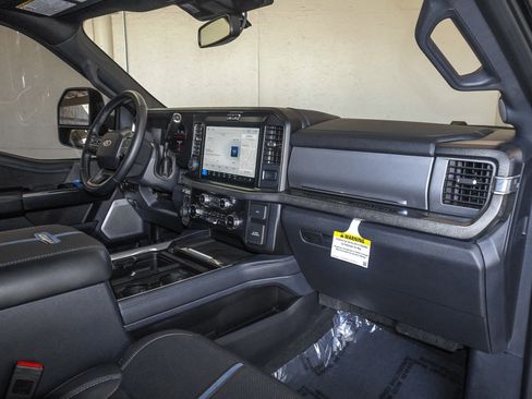 Used 2025 Ford F450 Platinum w/ FX4 Off-Road Package image 41