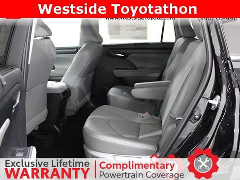 New 2026 Toyota Highlander XLE image 7