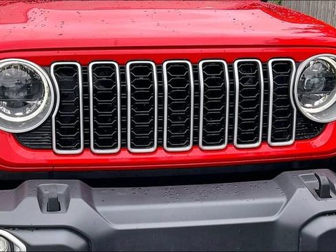 Used 2025 Jeep Wrangler Unlimited Sahara AWD/4WD image 31