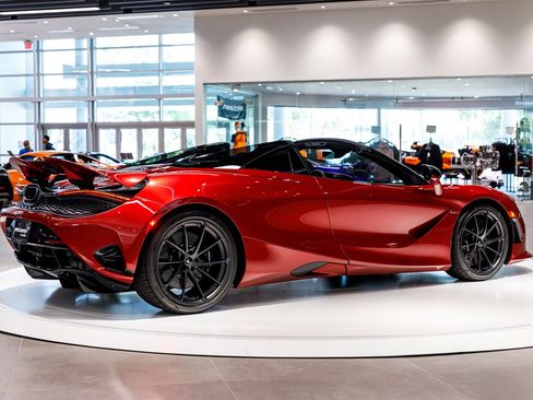 Used 2027 McLaren 750S Spider RWD image 26