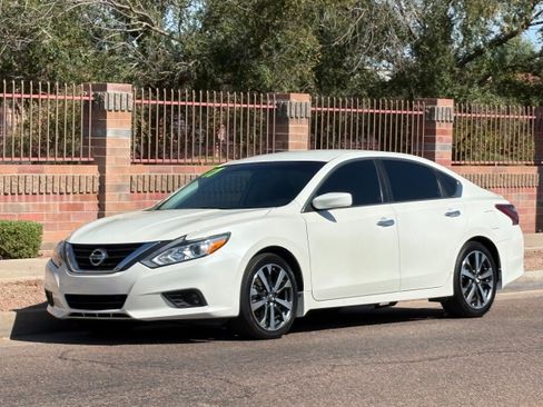 Used 2017 Nissan Altima 2.5 SR FWD image 1