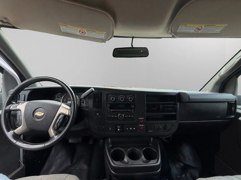 Used 2015 Chevrolet Express 2500 RWD image 11