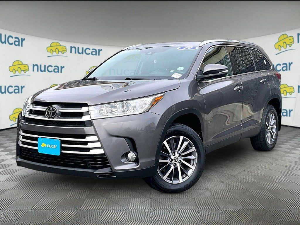 Used 2019 Toyota Highlander XLE AWD/4WD image 3