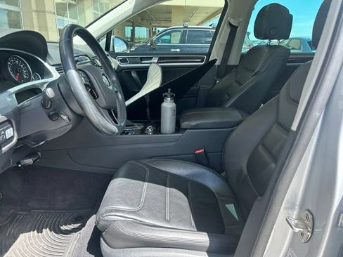 Used 2013 Volkswagen Touareg Executive AWD/4WD image 5
