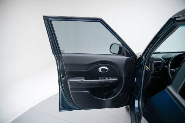 Used 2017 Kia Soul + FWD image 22