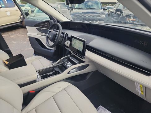 New 2026 Lincoln Nautilus Premier image 24