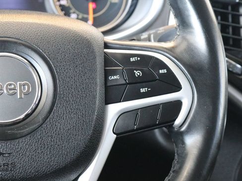 Used 2018 Jeep Cherokee Trailhawk AWD/4WD image 12