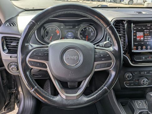 Used 2019 Jeep Cherokee Limited FWD image 15