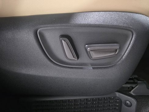 Used 2021 Toyota Sienna Limited image 25