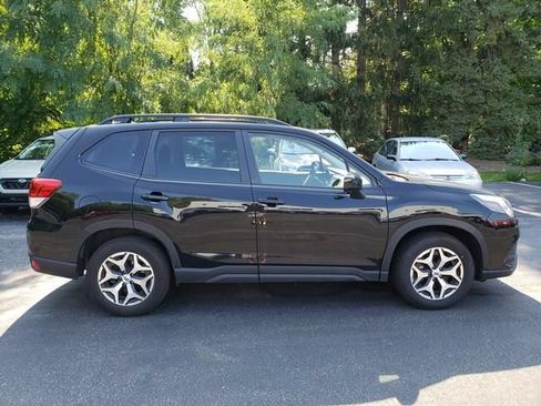 Used 2024 Subaru Forester Premium AWD/4WD image 2