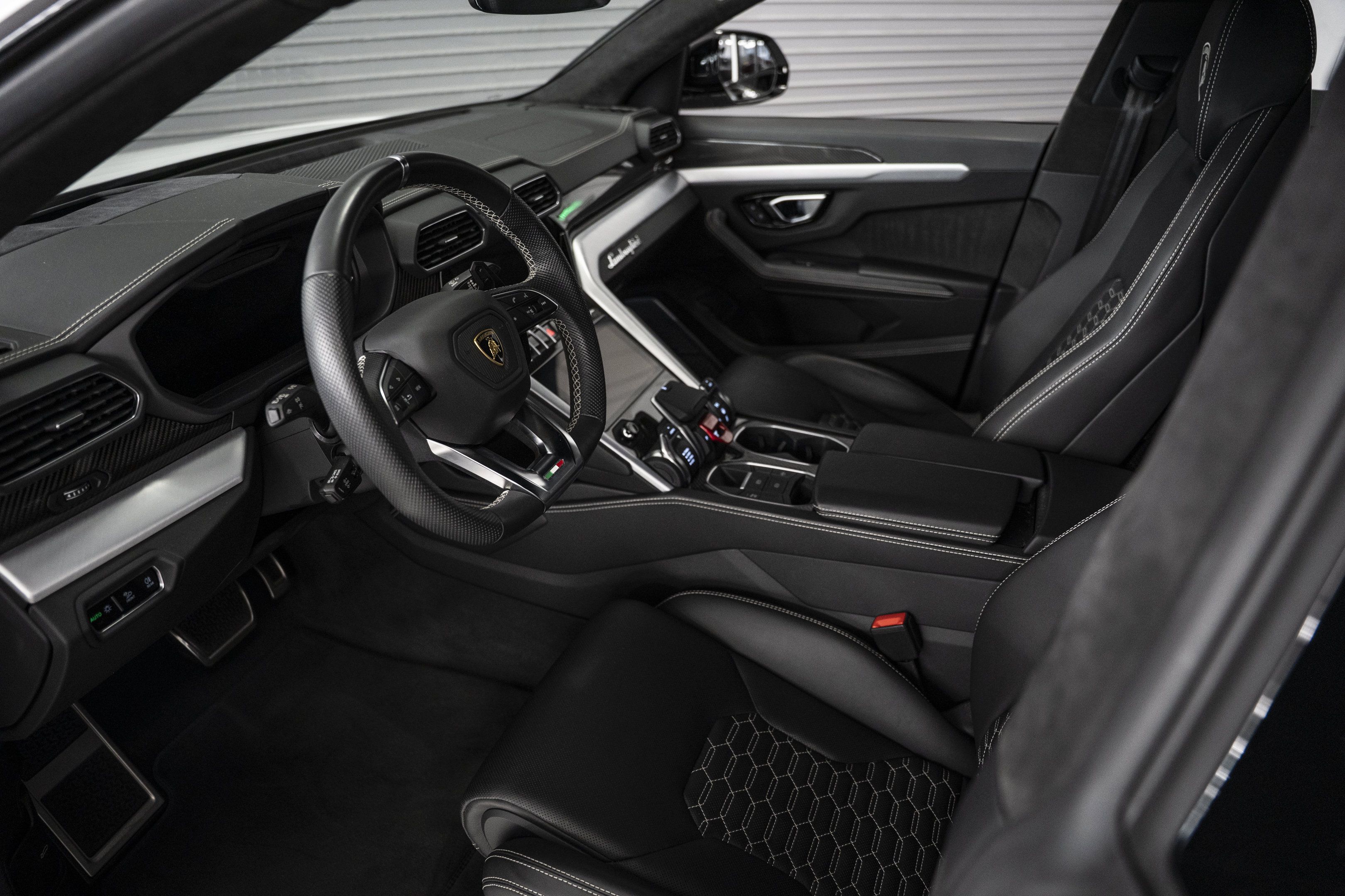 Used 2022 Lamborghini Urus AWD/4WD image 28