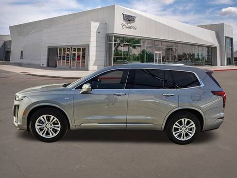 New 2025 Cadillac XT6 Luxury image 3