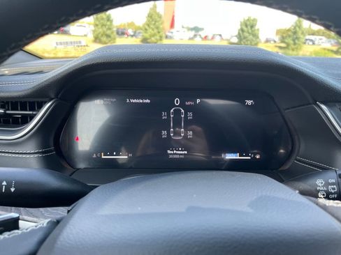 Used 2024 Jeep Grand Cherokee L Limited w/ Luxury Tech Group II image 19