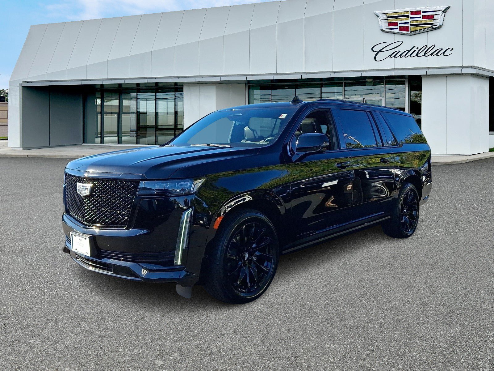 Used 2024 Cadillac Escalade ESV Sport w/ LPO, ONYX Package AWD/4WD image 3