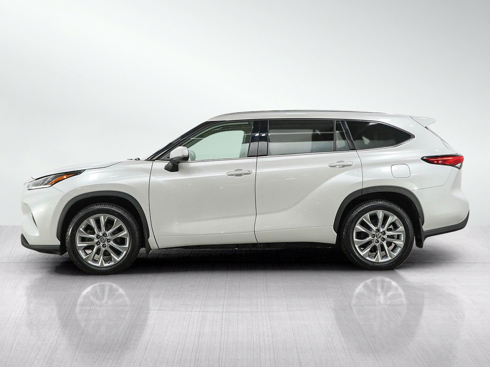Used 2023 Toyota Highlander Limited AWD/4WD image 2