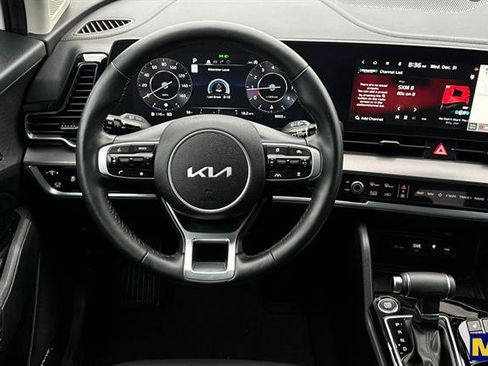 Used 2025 Kia Sportage SX image 17