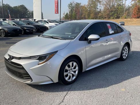 Used 2025 Toyota Corolla LE image 6