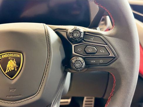 Used 2024 Lamborghini Revuelto image 34