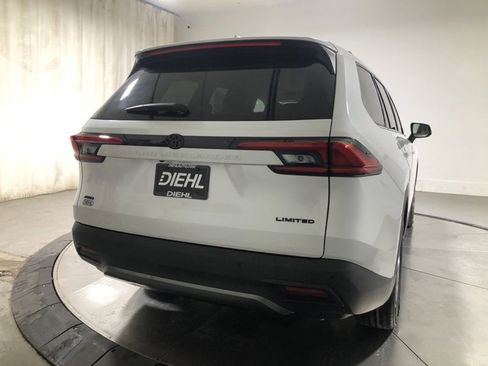 Used 2024 Toyota Grand Highlander Limited image 7