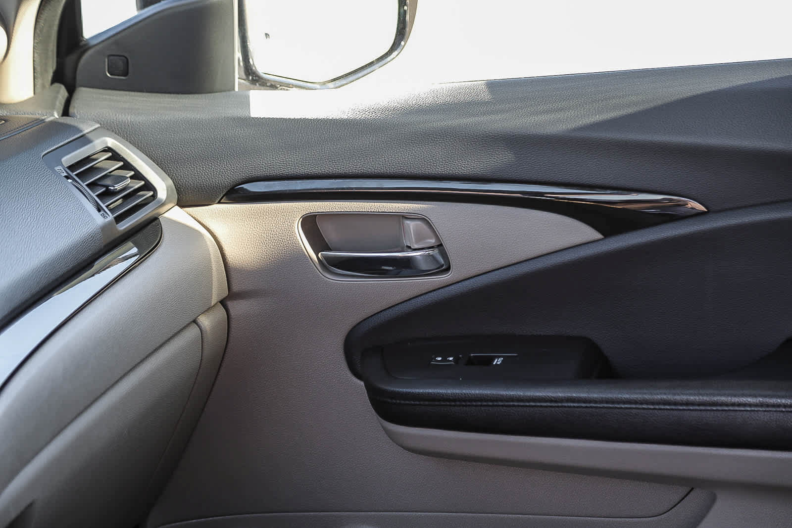 Used 2016 Honda Pilot Elite image 19