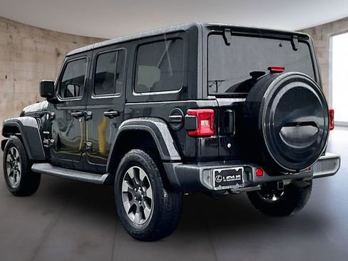 Used 2019 Jeep Wrangler Unlimited Sahara image 4