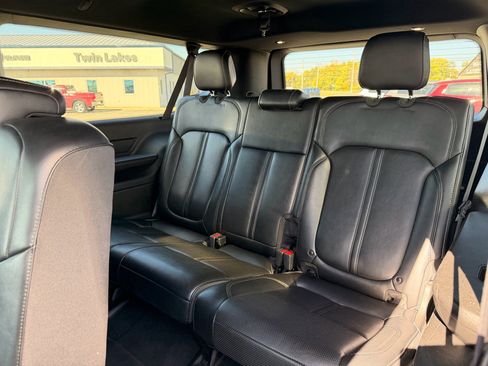 Used 2024 Jeep Wagoneer L Series II image 15