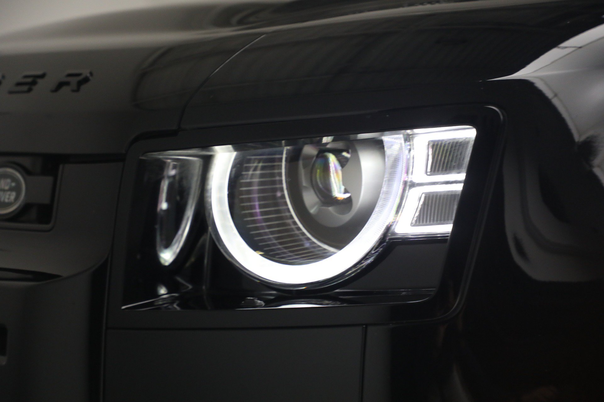 Used 2024 Land Rover Defender 110 V8 AWD/4WD image 24