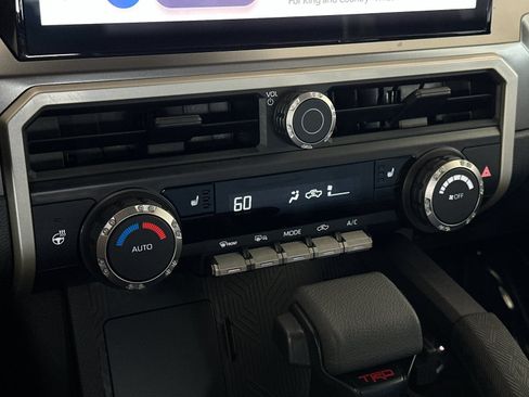 Used 2025 Toyota Tacoma TRD Sport w/ TRD Sport Upgrade Package AWD/4WD image 18