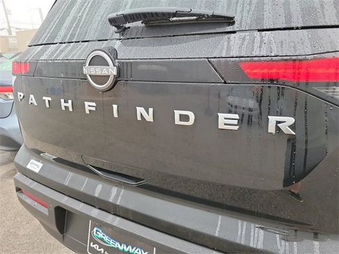 Used 2025 Nissan Pathfinder SV image 8