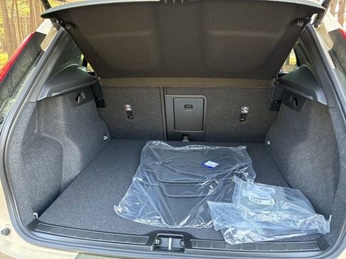 New 2026 Volvo XC40 B4 Core image 18