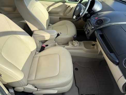 Used 2008 Volkswagen Beetle S image 16