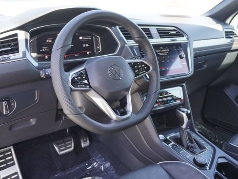 Used 2022 Volkswagen Tiguan SEL R-Line AWD/4WD image 13
