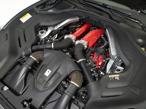 Used 2019 Ferrari Portofino RWD image 18