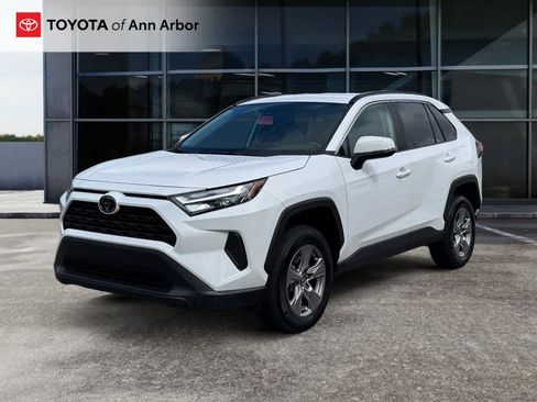 Used 2025 Toyota RAV4 XLE AWD/4WD image 7