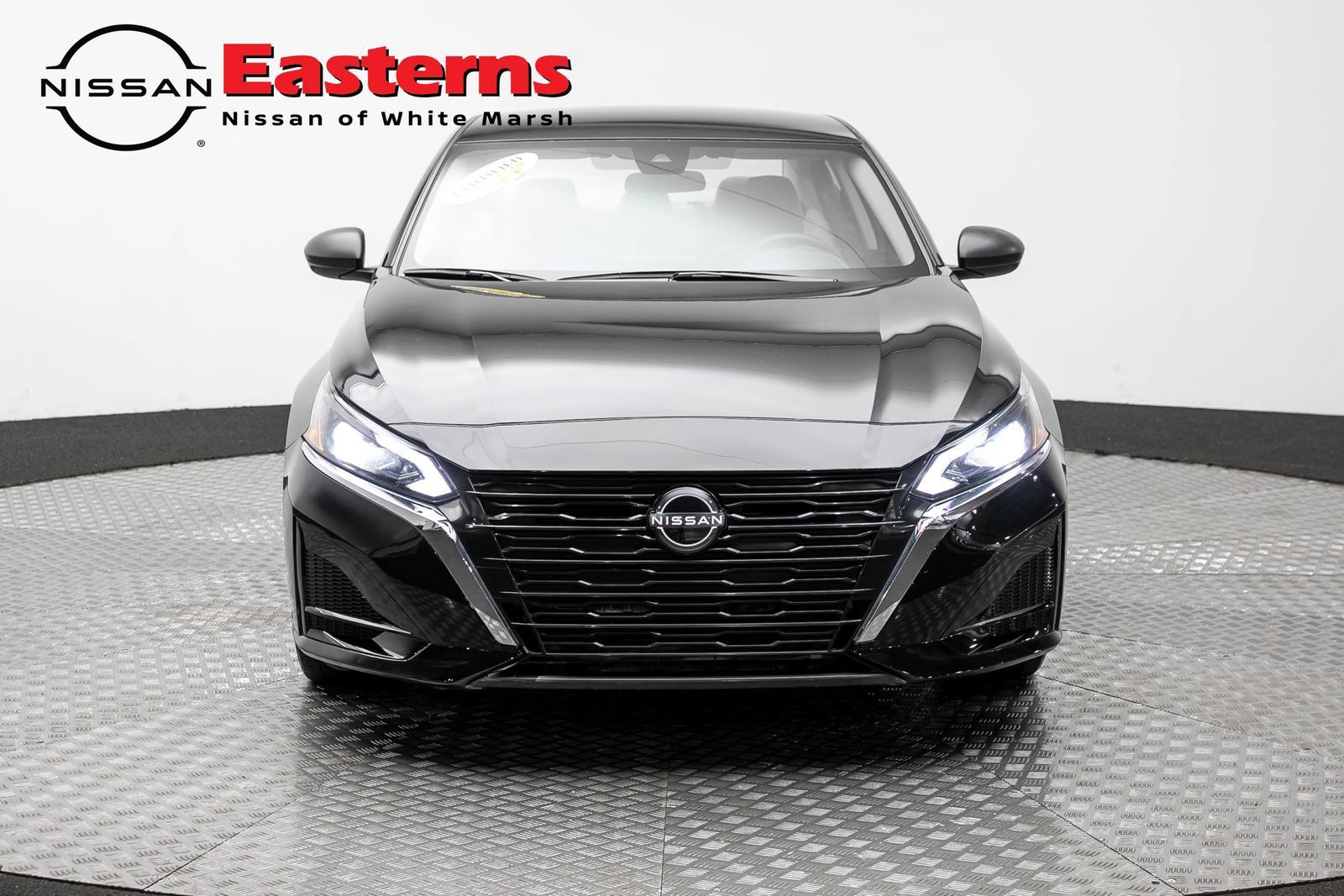 Used 2024 Nissan Altima 2.5 SV FWD image 2