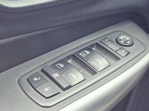 Used 2018 Jeep Cherokee Trailhawk AWD/4WD image 30