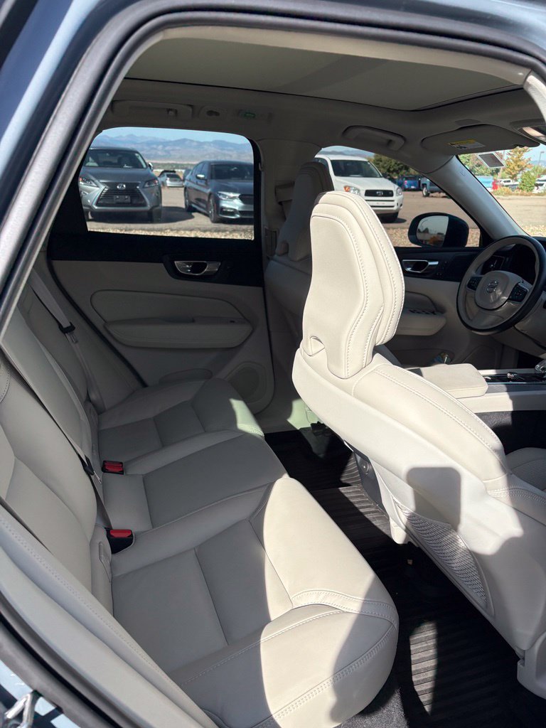 Used 2023 Volvo XC60 B5 Ultimate w/ Climate Package AWD/4WD image 12