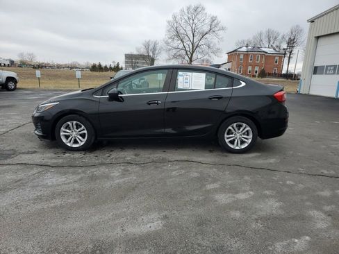 Used 2019 Chevrolet Cruze LT w/ Convenience Package image 4