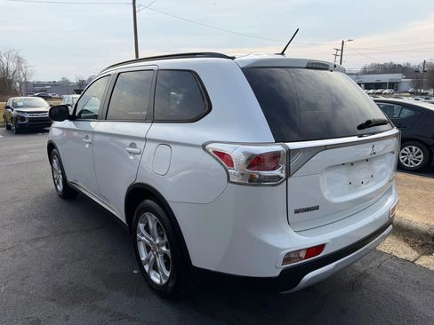 Used 2015 Mitsubishi Outlander SE image 5