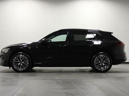 Used 2024 Audi Q8 e-tron Premium Plus w/ Premium Plus Package AWD/4WD image 7