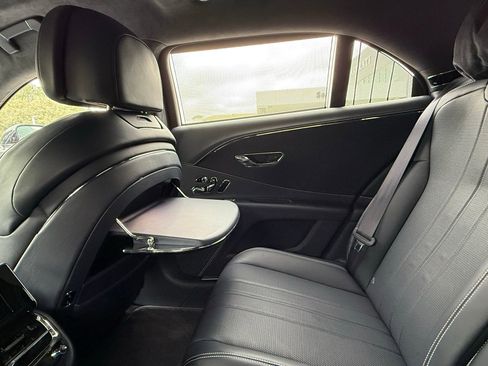 Used 2021 Bentley Flying Spur V8 image 27