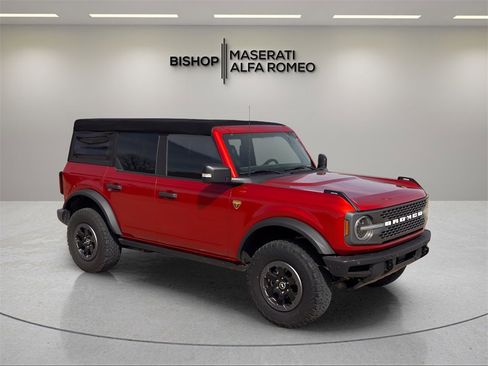Used 2022 Ford Bronco Badlands image 1