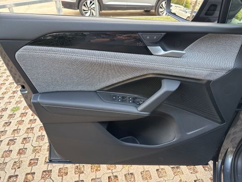 New 2025 Volkswagen Tiguan S image 9