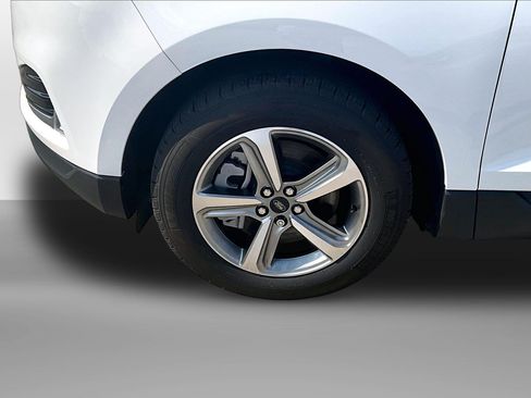 Certified 2024 Ford Edge SEL w/ Convenience Package AWD/4WD image 3