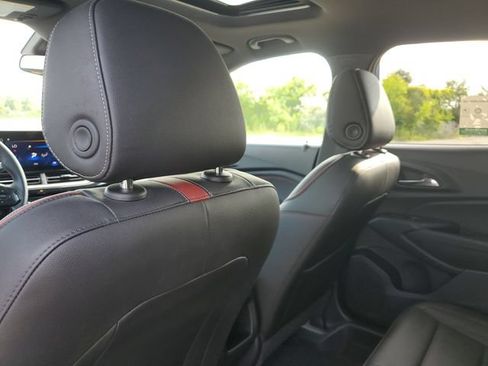 Certified 2024 Chevrolet Trax RS w/ Sunroof Package FWD image 29