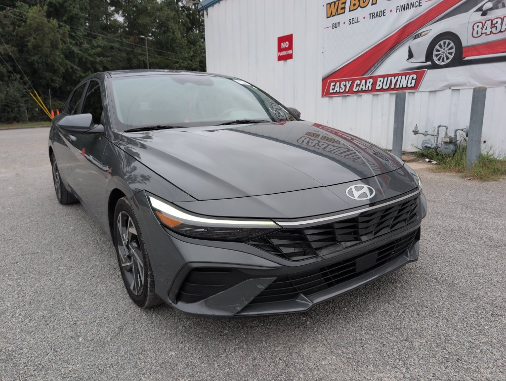 Used 2025 Hyundai Elantra SEL FWD image 1