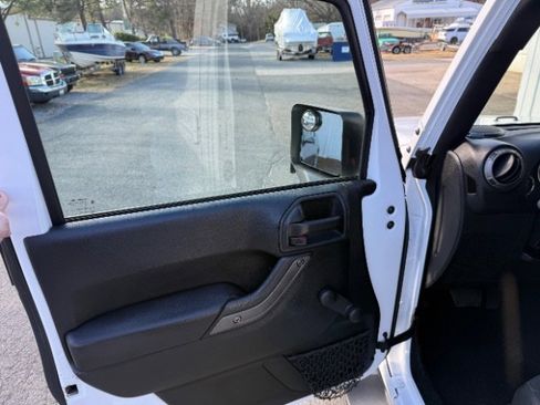 Used 2018 Jeep Wrangler Unlimited Sport w/ Connectivity Group image 17